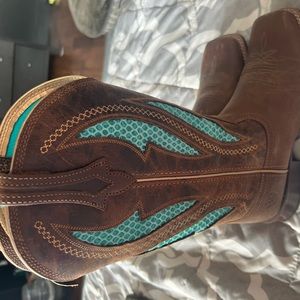 Ariat women’s size 8 boots! Never worn just sitting in my closet